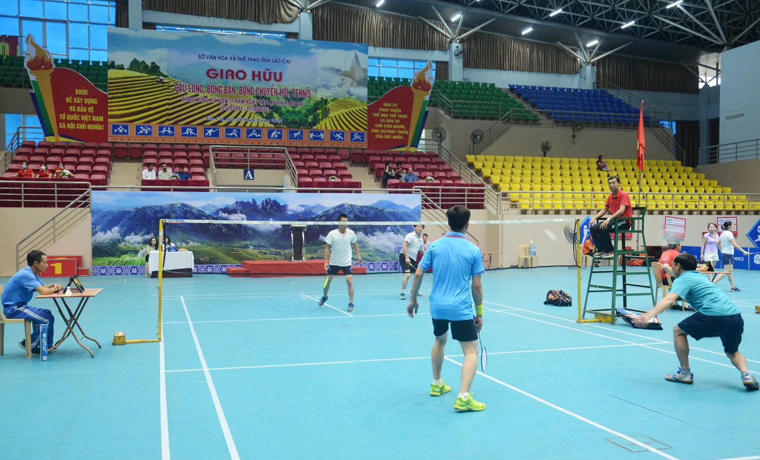 120 vận động viên tham gia Giải giao hữu cầu lông, bóng bàn, bóng chuyền hơi, quần vợt ảnh 7 120 vận động viên tham gia Giải giao hữu cầu lông, bóng bàn, bóng chuyền hơi, quần vợt ảnh 7