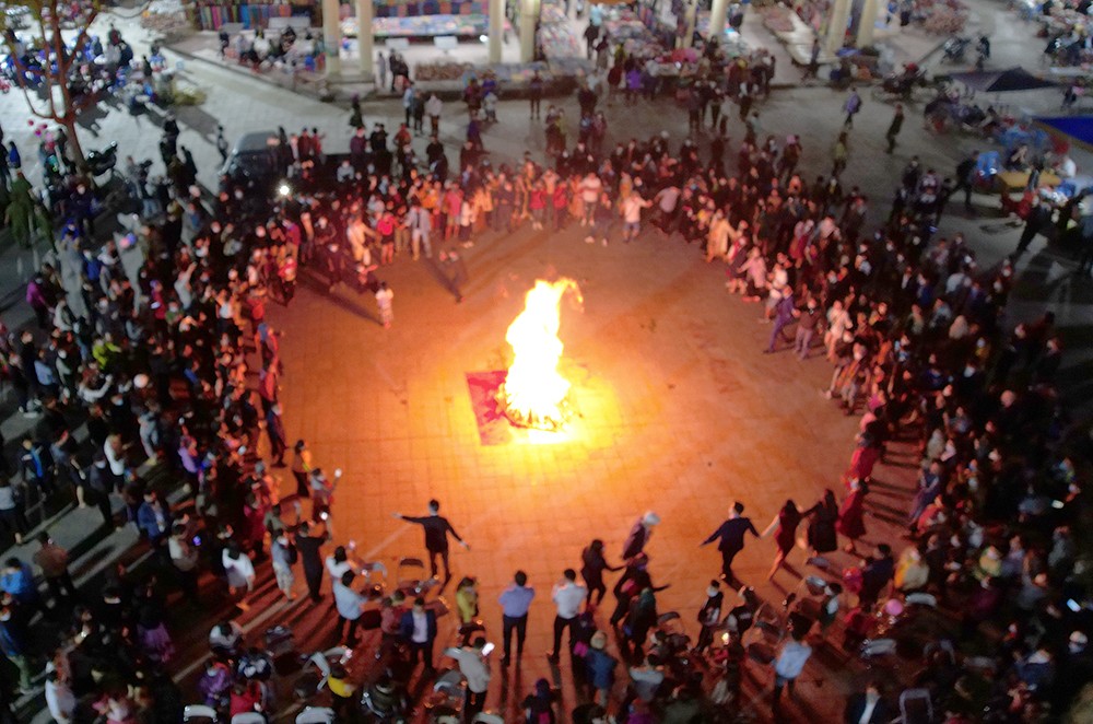 Khai trương, khôi phục hoạt động chợ đêm Bắc Hà ảnh 5 Khai trương, khôi phục hoạt động chợ đêm Bắc Hà ảnh 5