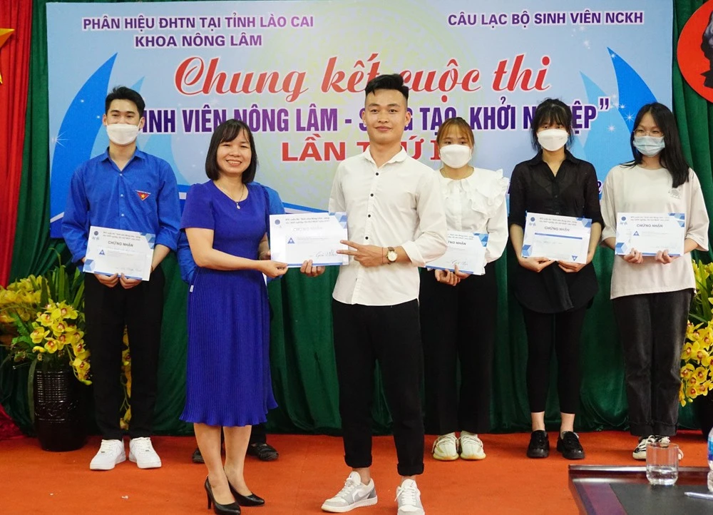 Lưu Đức Chóng tại cuộc thi Sinh viên nông lâm - sáng tạo khởi nghiệp tổ chức tháng 4/2022.