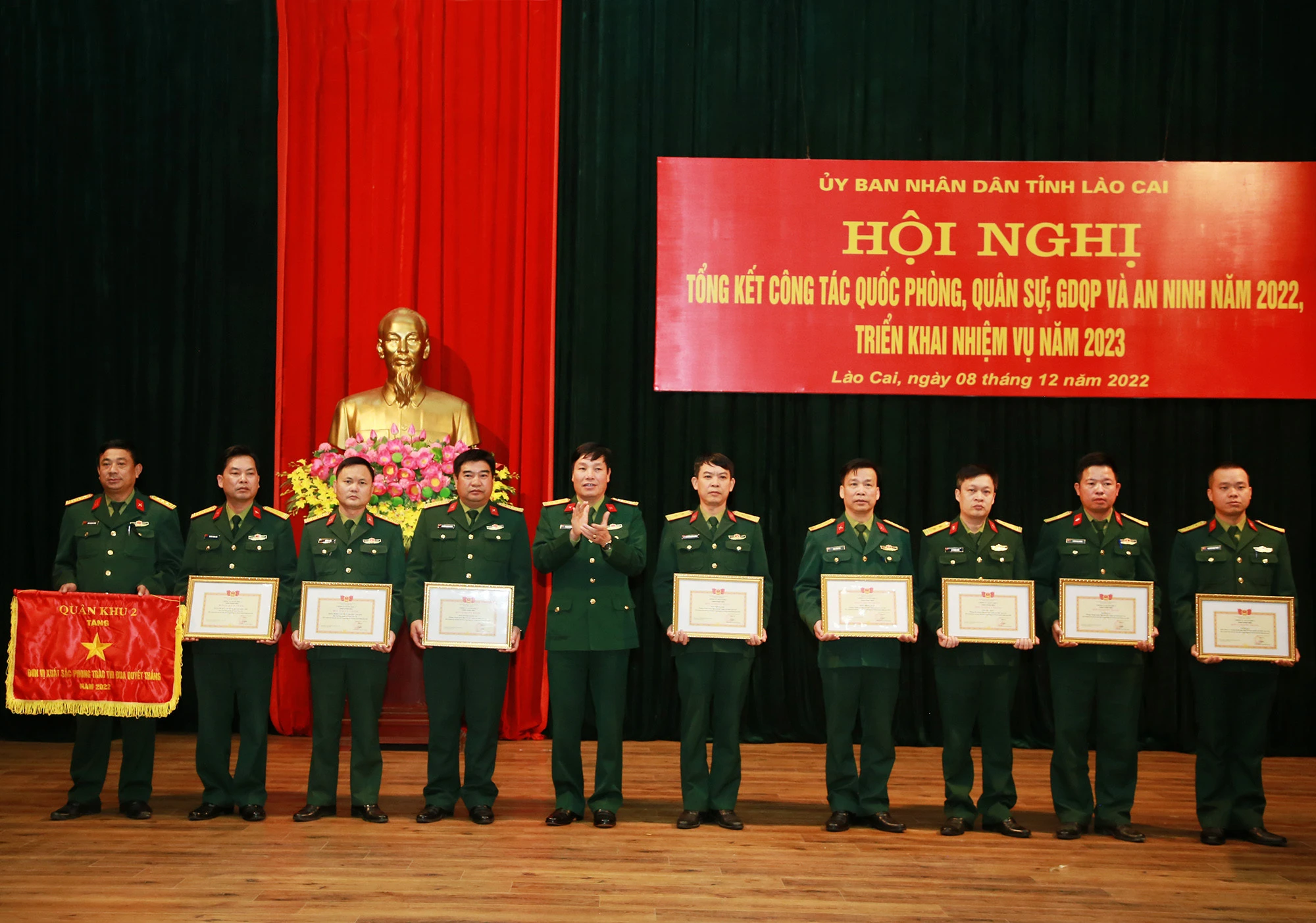 Chủ tịch UBND tỉnh Trịnh Xuân Trường tặng Bằng khen cho các tập thể. Tặng Cờ thi đua và danh hiệu "Đơn vị Quyết thắng" của Bộ Tư lệnh Quân khu 2 cho các tập thể. Tặng danh hiệu "Đơn vị tiên tiến" của Bộ Chỉ huy Quân sự tỉnh cho các tập thể.