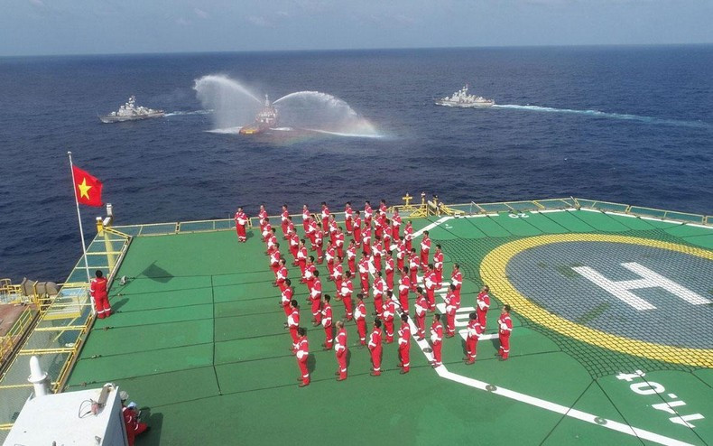 Phát sóng rộng rãi bộ phim “Việt Nam - Tổ quốc nhìn từ biển” ảnh 2 Phát sóng rộng rãi bộ phim “Việt Nam - Tổ quốc nhìn từ biển” ảnh 2