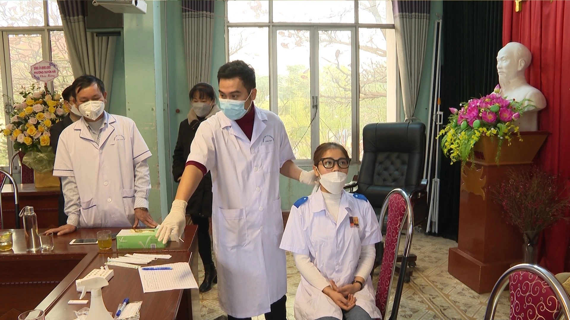 Cống hiến sức trẻ, nêu cao tinh thần y đức, y thuật đẩy lùi dịch Covid-19 ảnh 2