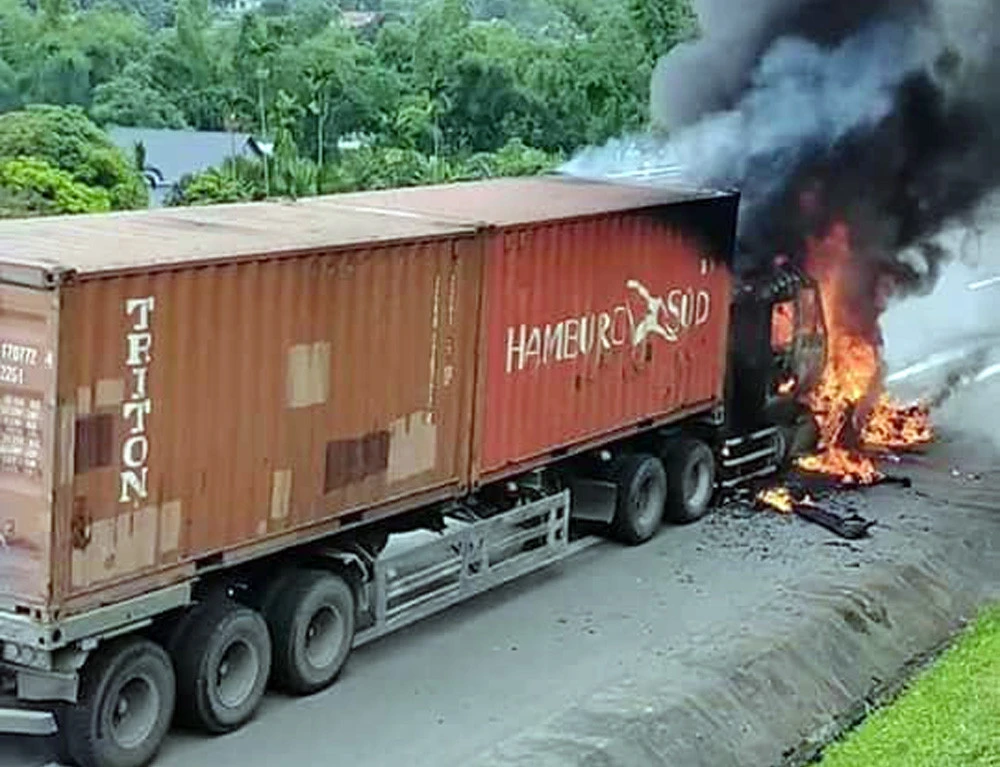 Hiện trường vụ cháy xe. Ảnh: Ngọc Bằng