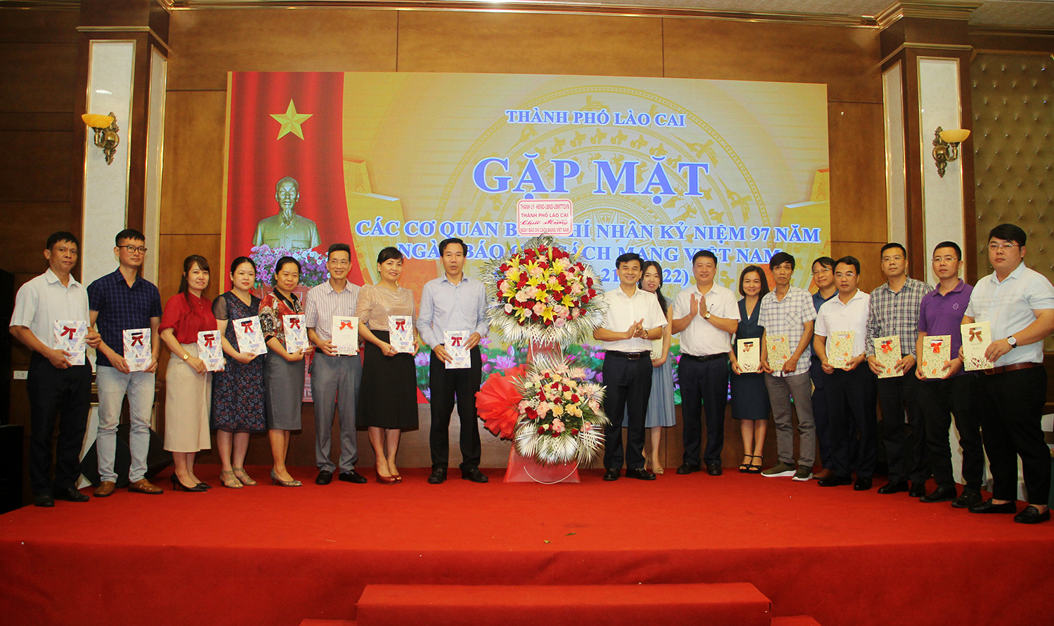 Tiếp tục gắn bó, đồng hành với sự phát triển của thành phố Lào Cai ảnh 2