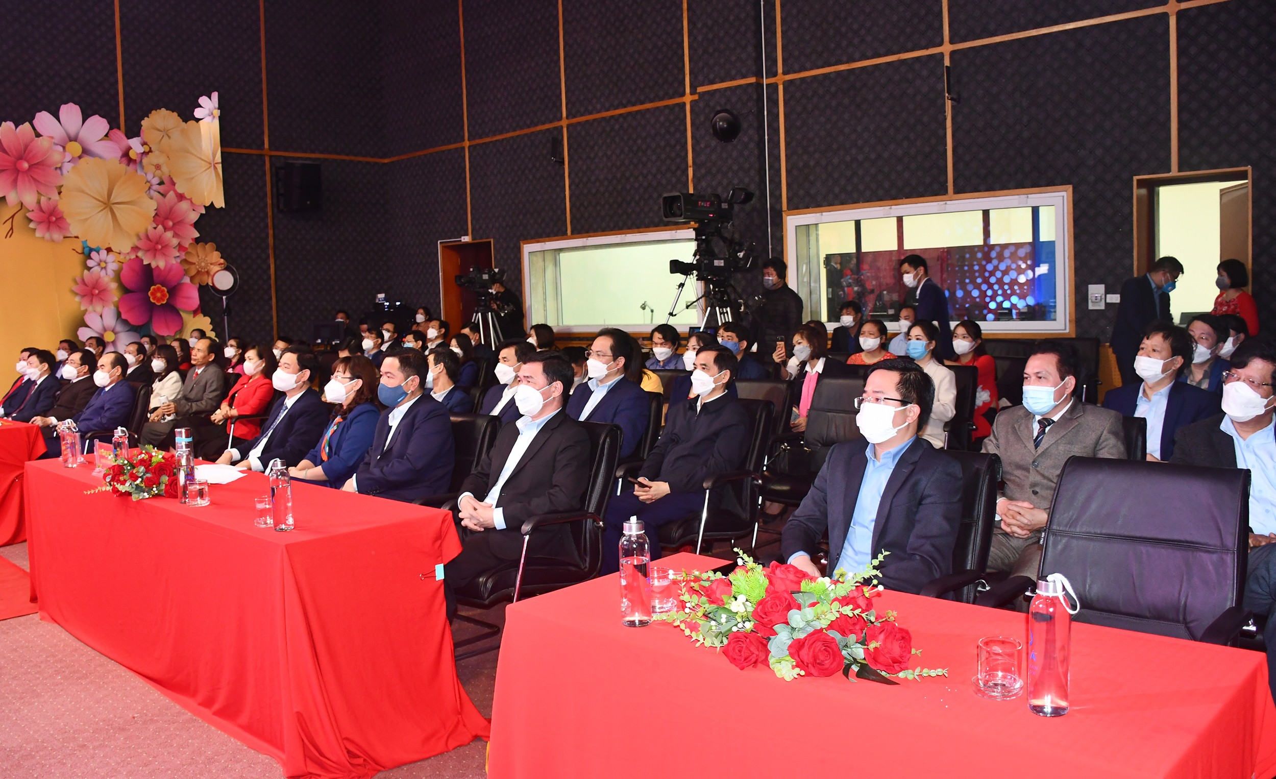 Các đại biểu dự chương trình.