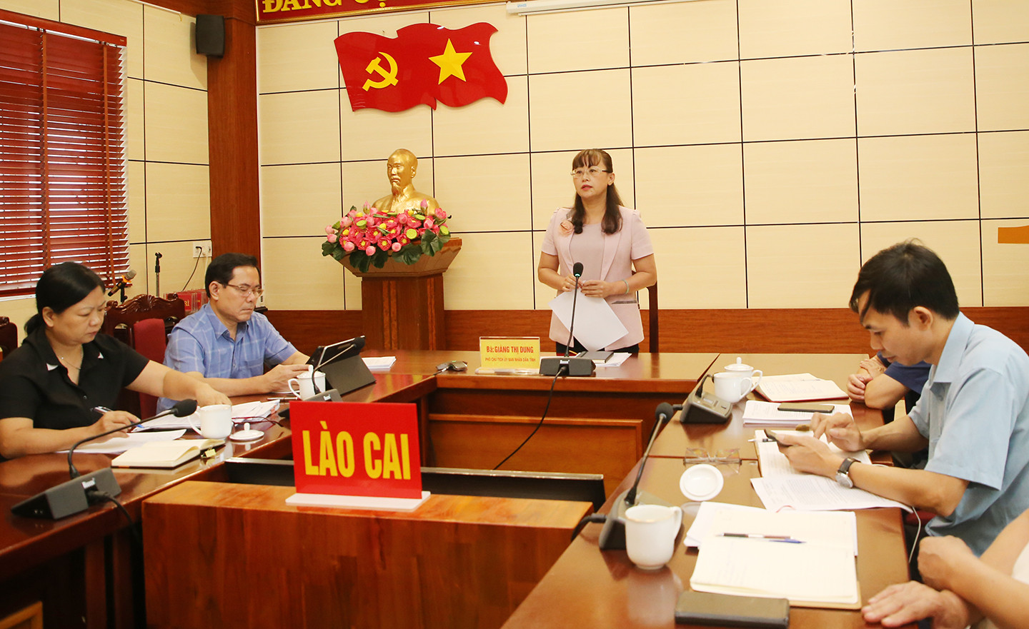 Đồng chí Giàng Thị Dung phát biểu tại hội nghị.