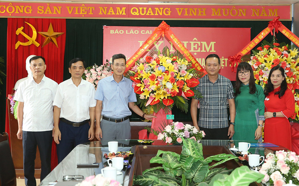 Các cơ quan, đơn vị, địa phương chúc mừng Báo Lào Cai nhân 97 năm Ngày Báo chí cách mạng Việt Nam ảnh 6