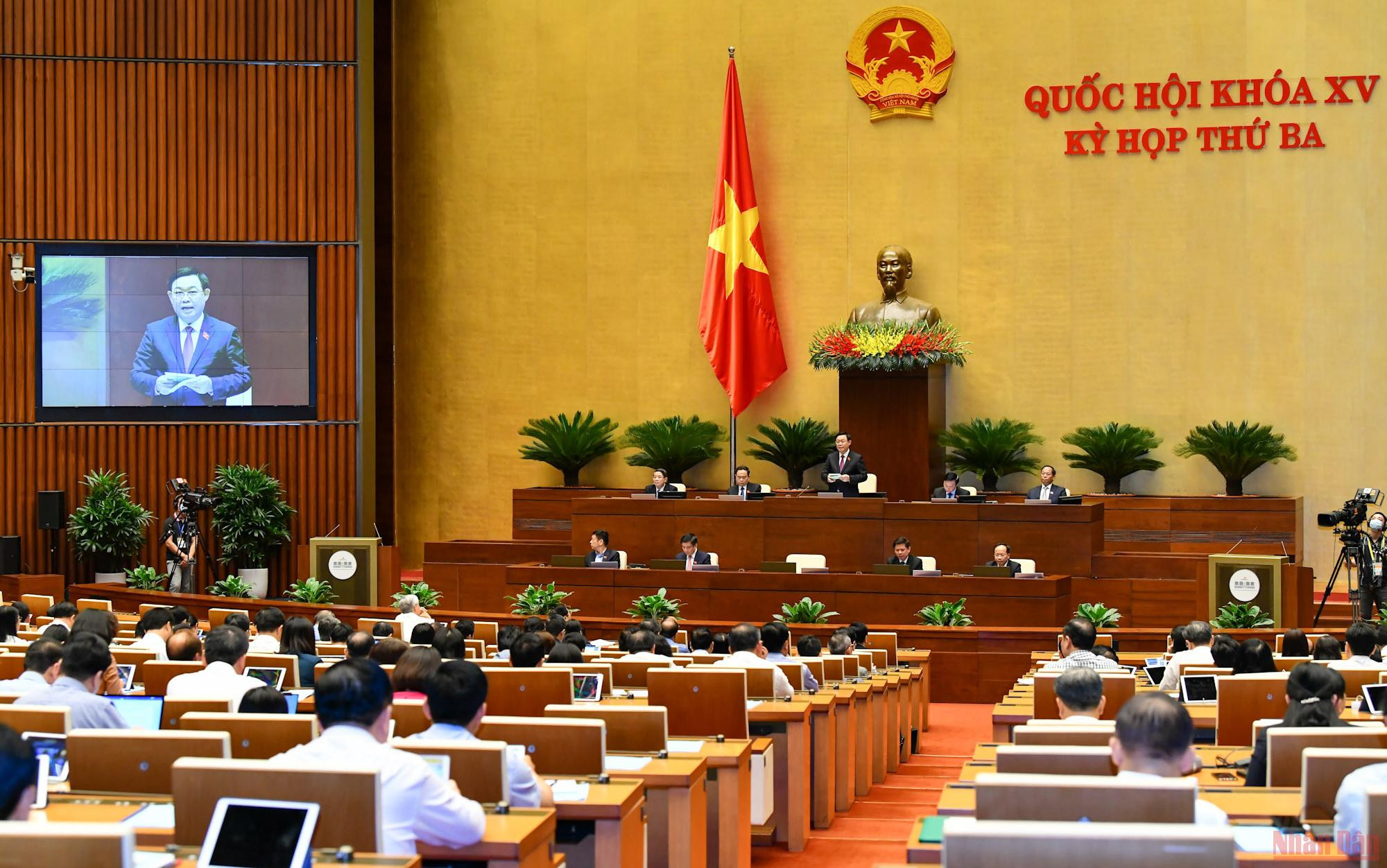 Chủ tịch Quốc hội Vương Đình Huệ phát biểu kết thúc chất vấn nhóm vấn đề thứ tư thuộc lĩnh vực giao thông vận tải, chiều 9/6.