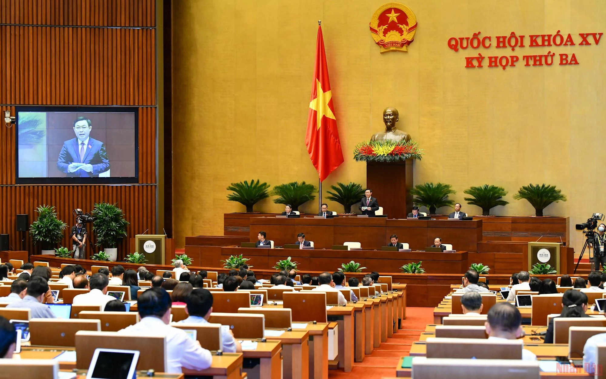 Chủ tịch Quốc hội Vương Đình Huệ phát biểu kết thúc chất vấn nhóm vấn đề thứ tư thuộc lĩnh vực giao thông vận tải, chiều 9/6.