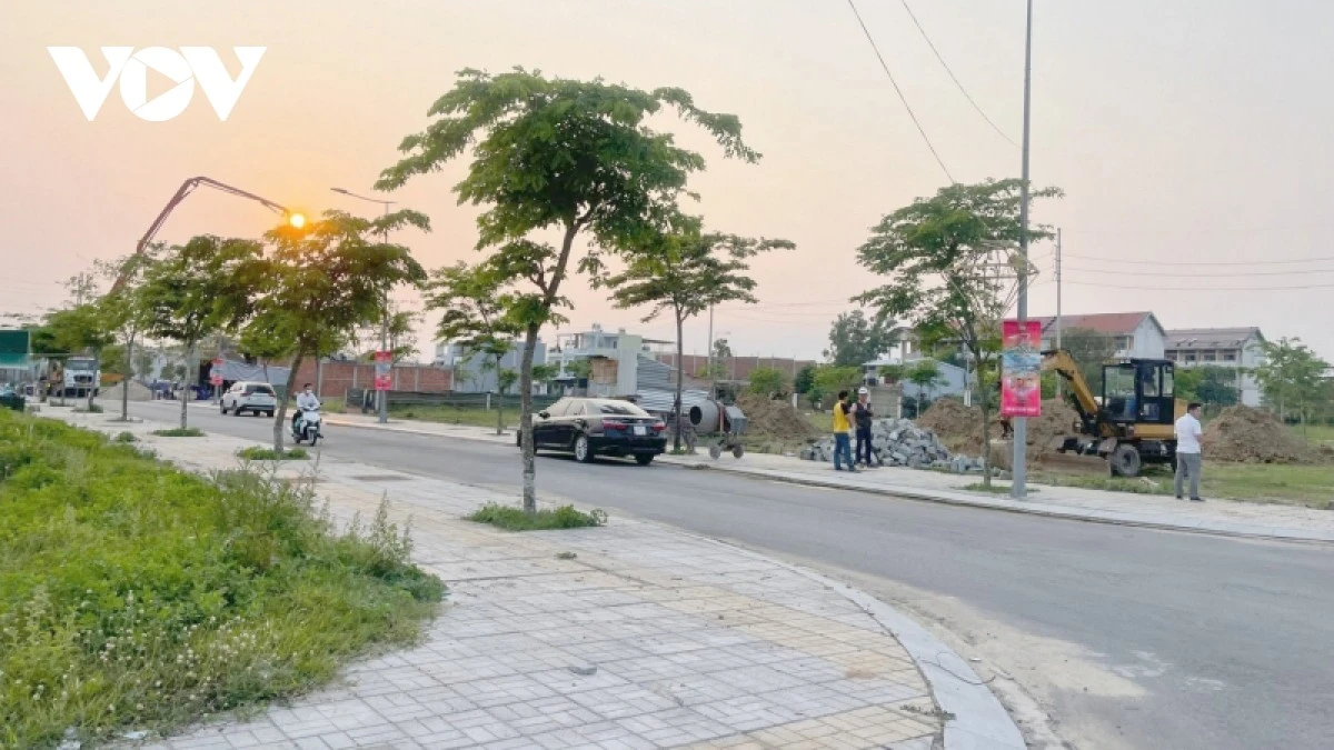 Quảng Ngãi "sốt đất" vùng ven: "Cò" đất thổi giá để mua đi bán lại ảnh 1