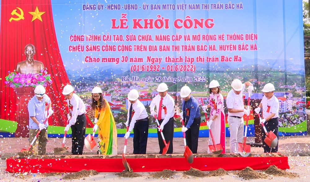 Ra mắt cuốn Lịch sử Đảng bộ thị trấn Bắc Hà (tái bản) giai đoạn 1950 - 2020. Khởi công công trình cải tạo, nâng cấp hệ thống điện chiếu sáng đô thị.