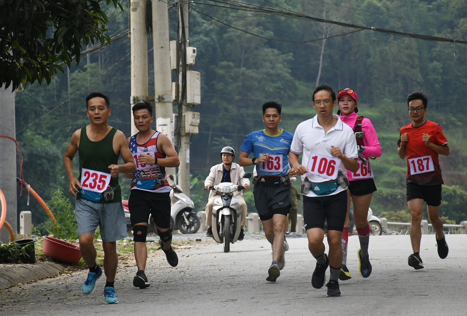Nhà vô địch Seagames 31 Lê Tiến Long về nhất Giải Marathon vượt núi Tây Bắc - Lào Cai 2022 ảnh 2 Nhà vô địch Seagames 31 Lê Tiến Long về nhất Giải Marathon vượt núi Tây Bắc - Lào Cai 2022 ảnh 2