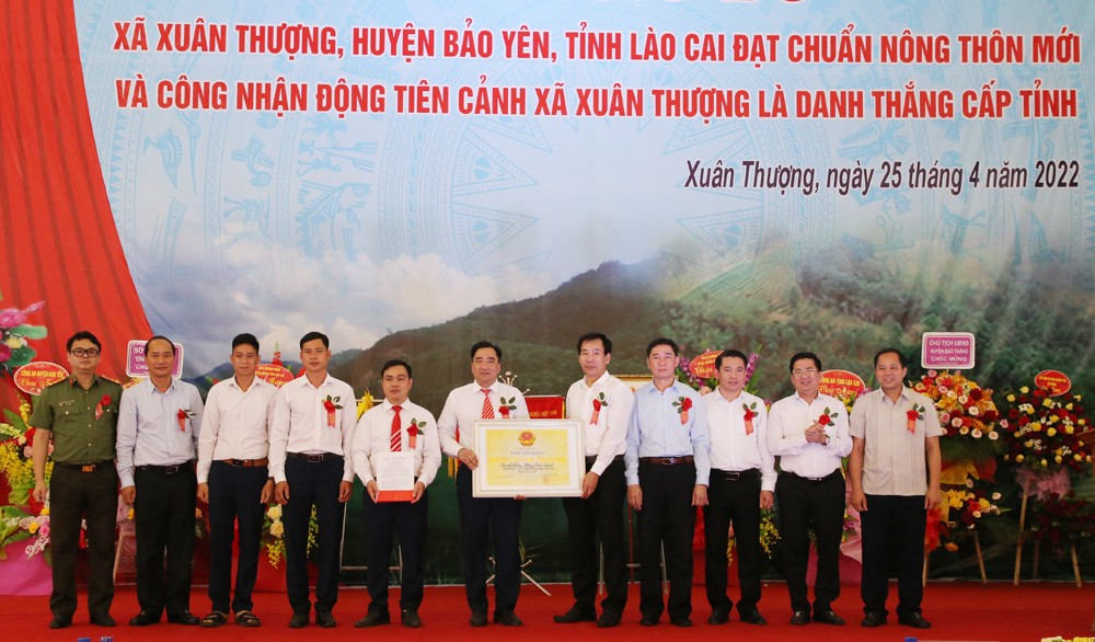 Xã Xuân Thượng nhận Quyết định và Bằng công nhận động Tiên Cảnh là danh thắng cấp tỉnh.