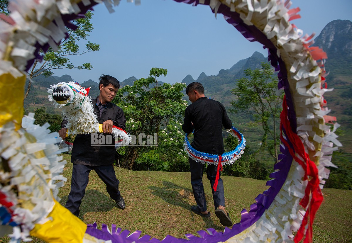 Độc đáo điệu múa ngựa giấy của người Nùng Dín ảnh 6