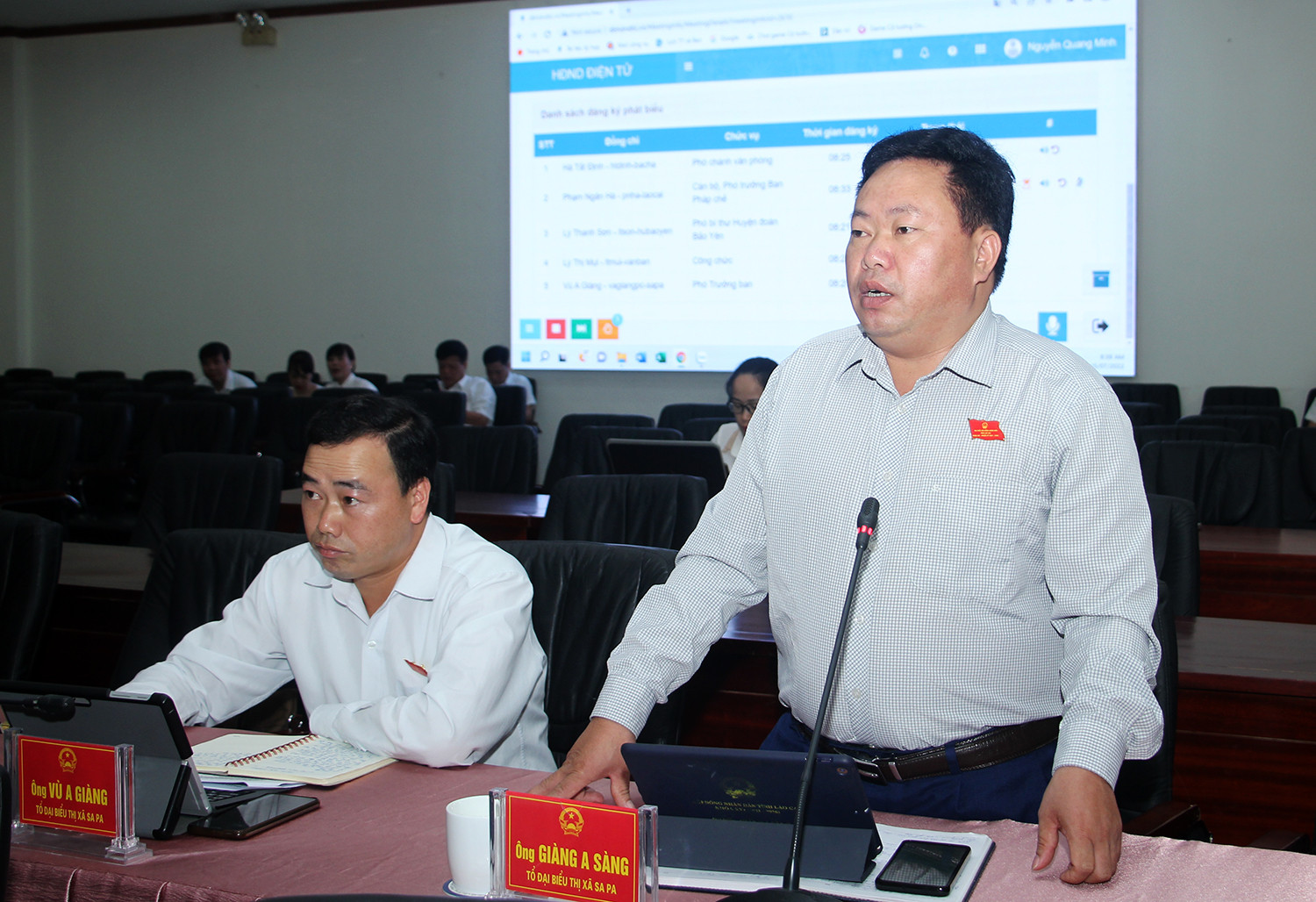 Kỳ họp thứ 6 HĐND tỉnh khóa XVI: Sôi nổi thảo luận, chất vấn, giải trình tại hội trường ảnh 6