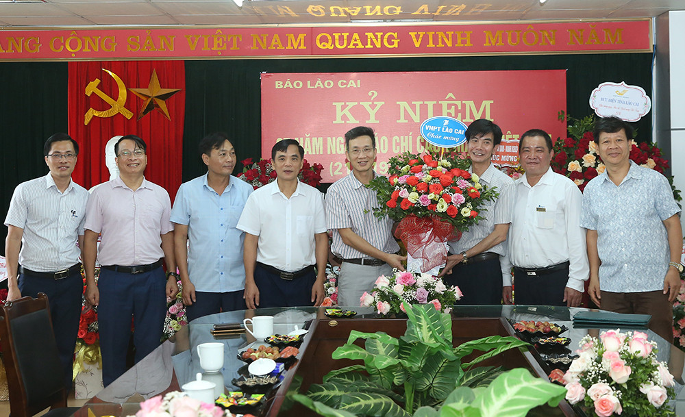 Các cơ quan, đơn vị, địa phương chúc mừng Báo Lào Cai nhân 97 năm Ngày Báo chí cách mạng Việt Nam ảnh 33