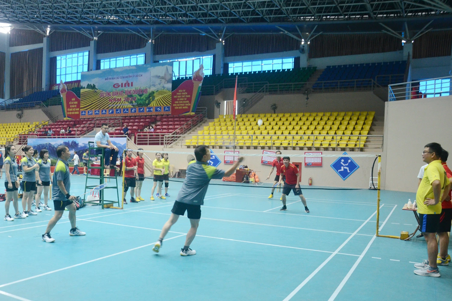 Trận đấu cầu lông đôi nam lãnh đạo. Trận đấu cầu lông đôi nam lứa tuổi 45 trở lên. Trận bóng chuyền hơi đội nam đầu tiên giữa Ban Tuyên giáo Tỉnh uỷ và Ban Dân vận Tỉnh uỷ. Trận bóng chuyền hơi giữa đội bóng Văn phòng Tỉnh uỷ gặp Trường Chính trị tỉnh.