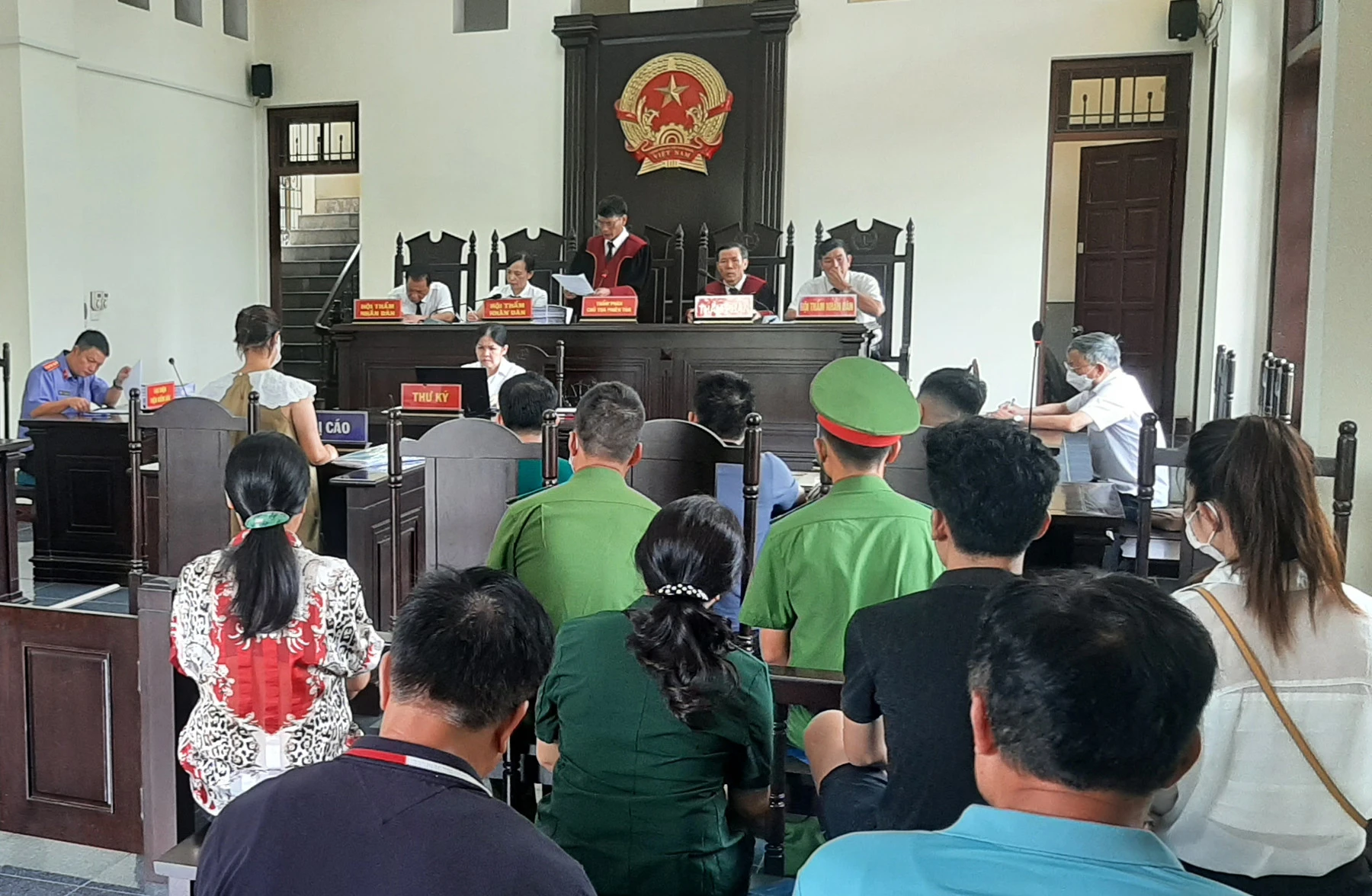 Phiên xét xử Ngô Huyền Trang sáng 27/6.