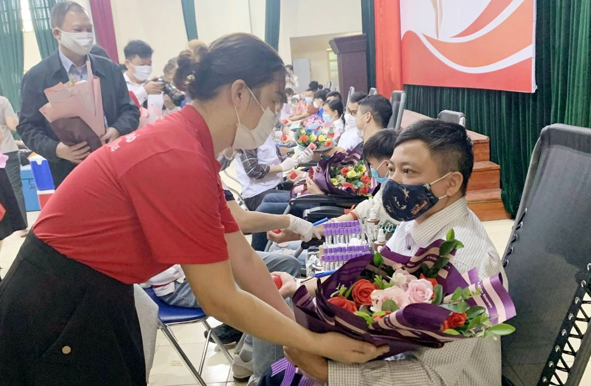 Chương trình “Giọt máu nghĩa tình” tổ chức tại Trường Cao đẳng Lào Cai năm 2021.