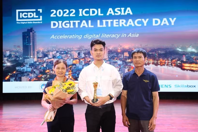 Sinh viên Việt Nam giành quán quân thi kỹ năng công nghệ số toàn châu Á ảnh 1