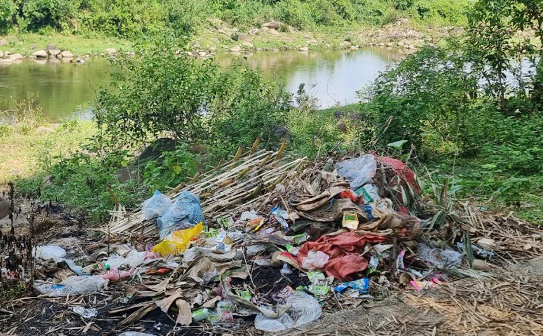 Hầu hết các thôn chưa thu gom được rác thải.