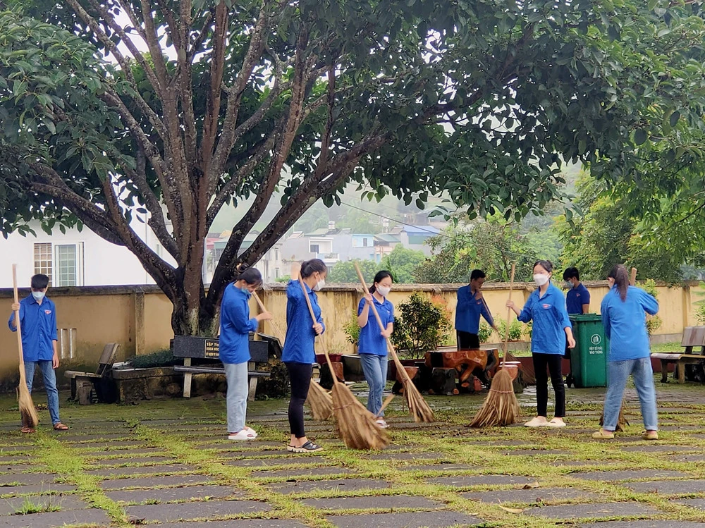 Thanh niên tình nguyện tiếp sức mùa thi ảnh 4