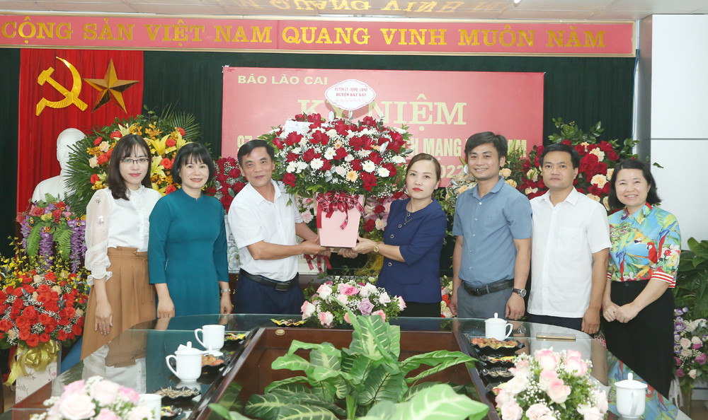 Các cơ quan, đơn vị, địa phương chúc mừng Báo Lào Cai nhân 97 năm Ngày Báo chí cách mạng Việt Nam ảnh 4