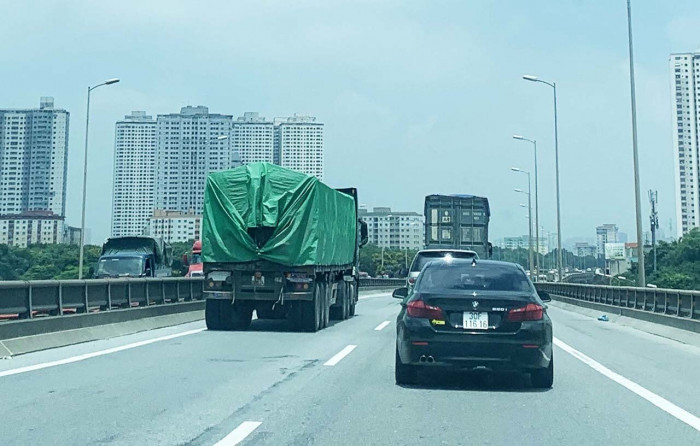 Ẩn họa ô tô chạy "rùa bò" trên cao tốc ảnh 1