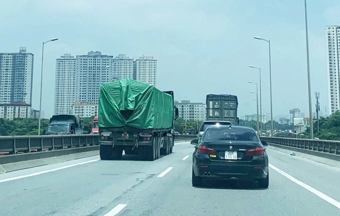 Ẩn họa ô tô chạy "rùa bò" trên cao tốc ảnh 1