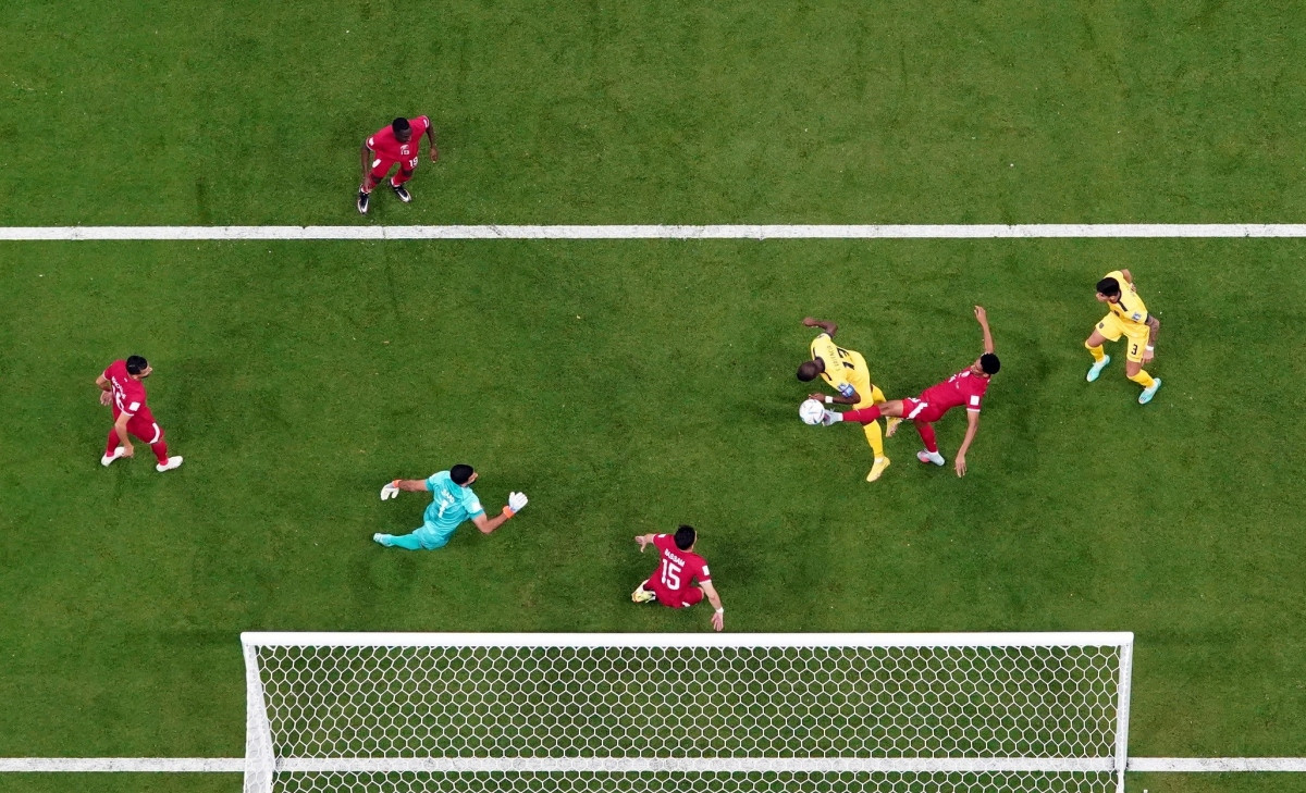 Tình huống ghi bàn bị VAR từ chối của Enner Valencia. Tình huống ghi bàn bị VAR từ chối của Enner Valencia.