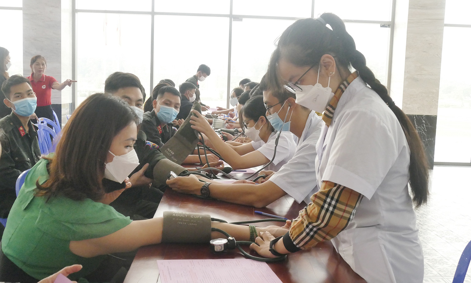 Thu 472 đơn vị máu tại Ngày hội hiến máu tình nguyện “Lào Cai ngàn trái tim hồng” lần thứ VI, năm 2022 ảnh 2 Thu 472 đơn vị máu tại Ngày hội hiến máu tình nguyện “Lào Cai ngàn trái tim hồng” lần thứ VI, năm 2022 ảnh 2