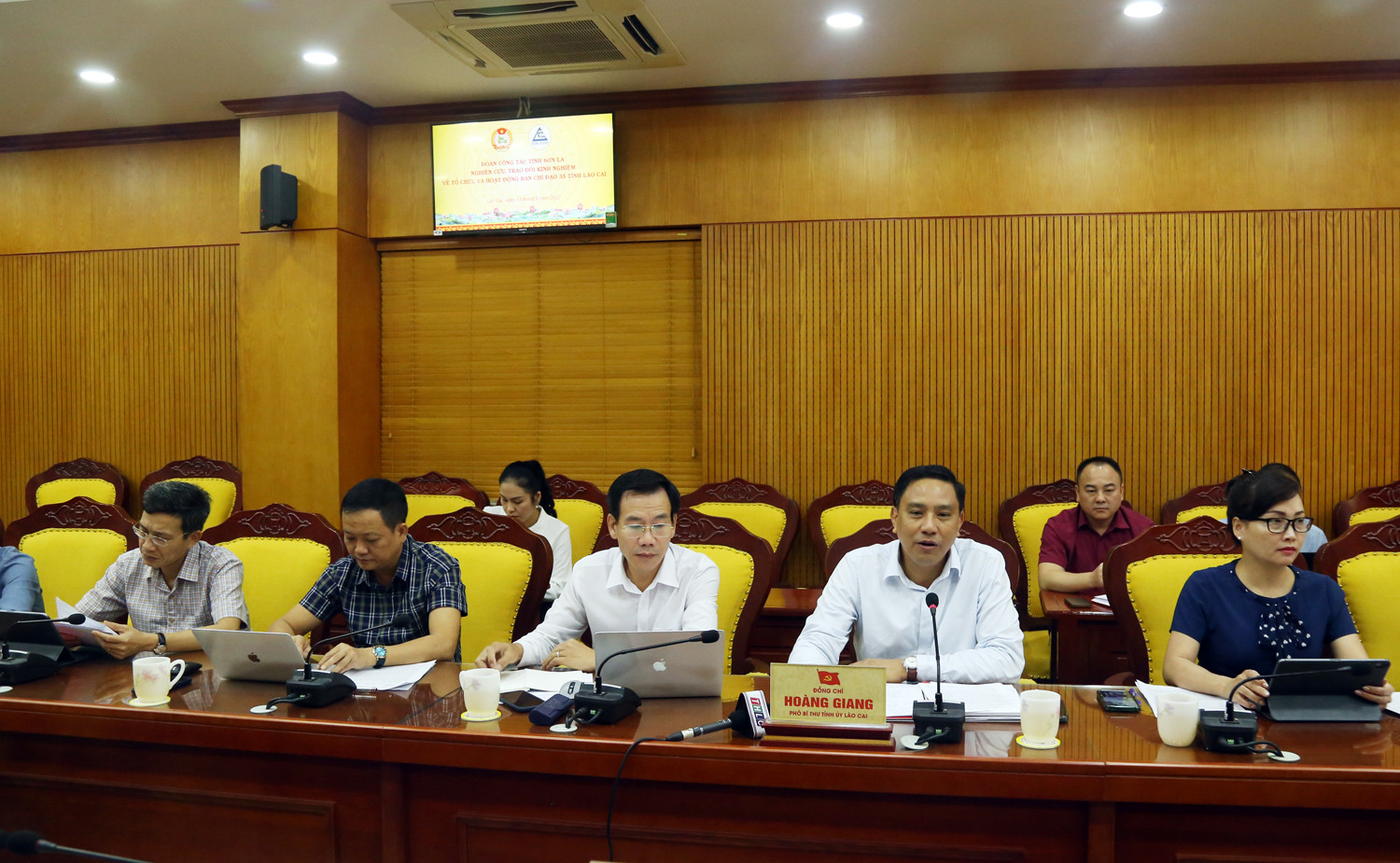Đại biểu Tỉnh ủy Lào Cai tại buổi làm việc. Đại biểu Tỉnh ủy Sơn La tại buổi làm việc.