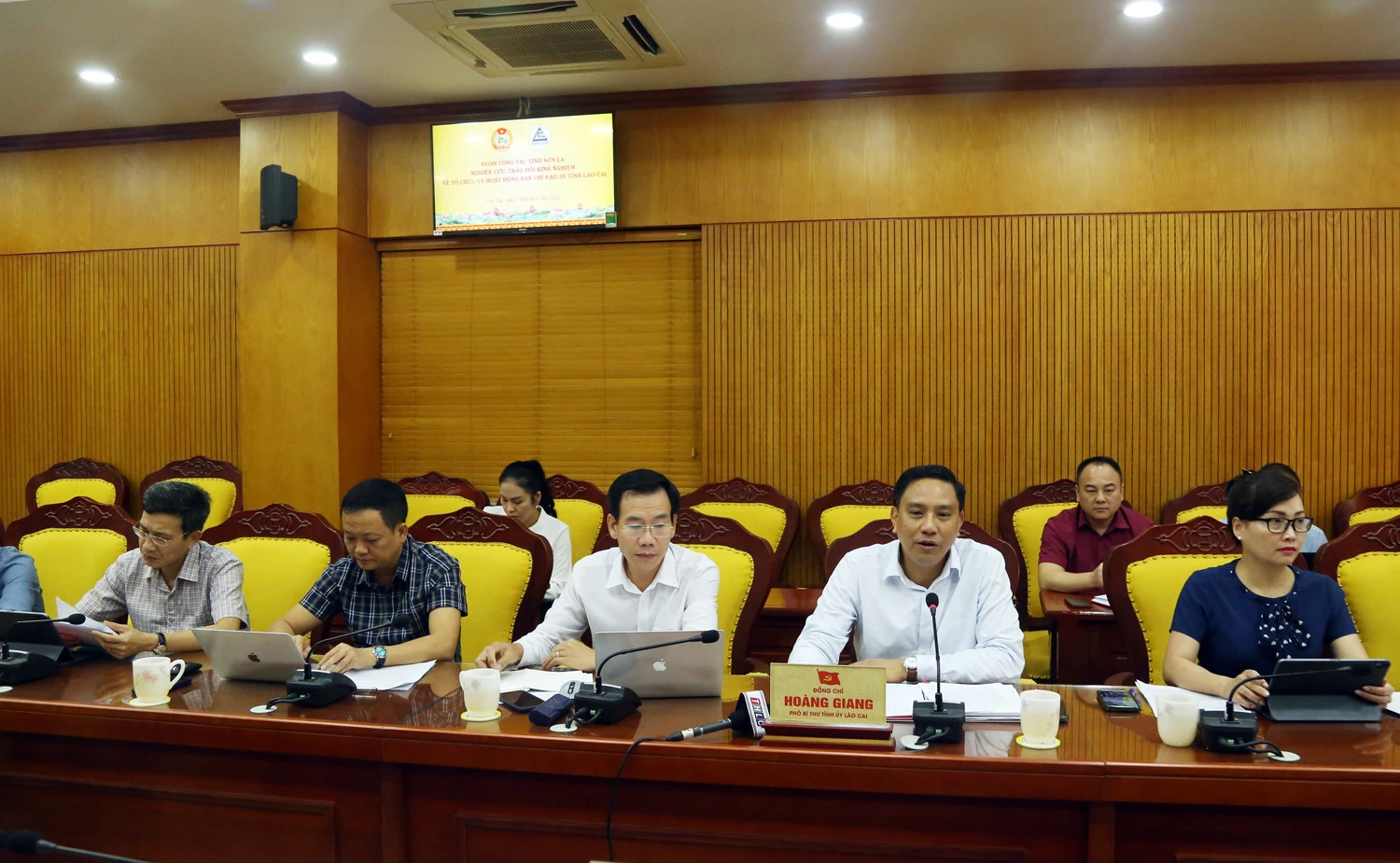 Đại biểu Tỉnh ủy Lào Cai tại buổi làm việc. Đại biểu Tỉnh ủy Sơn La tại buổi làm việc.