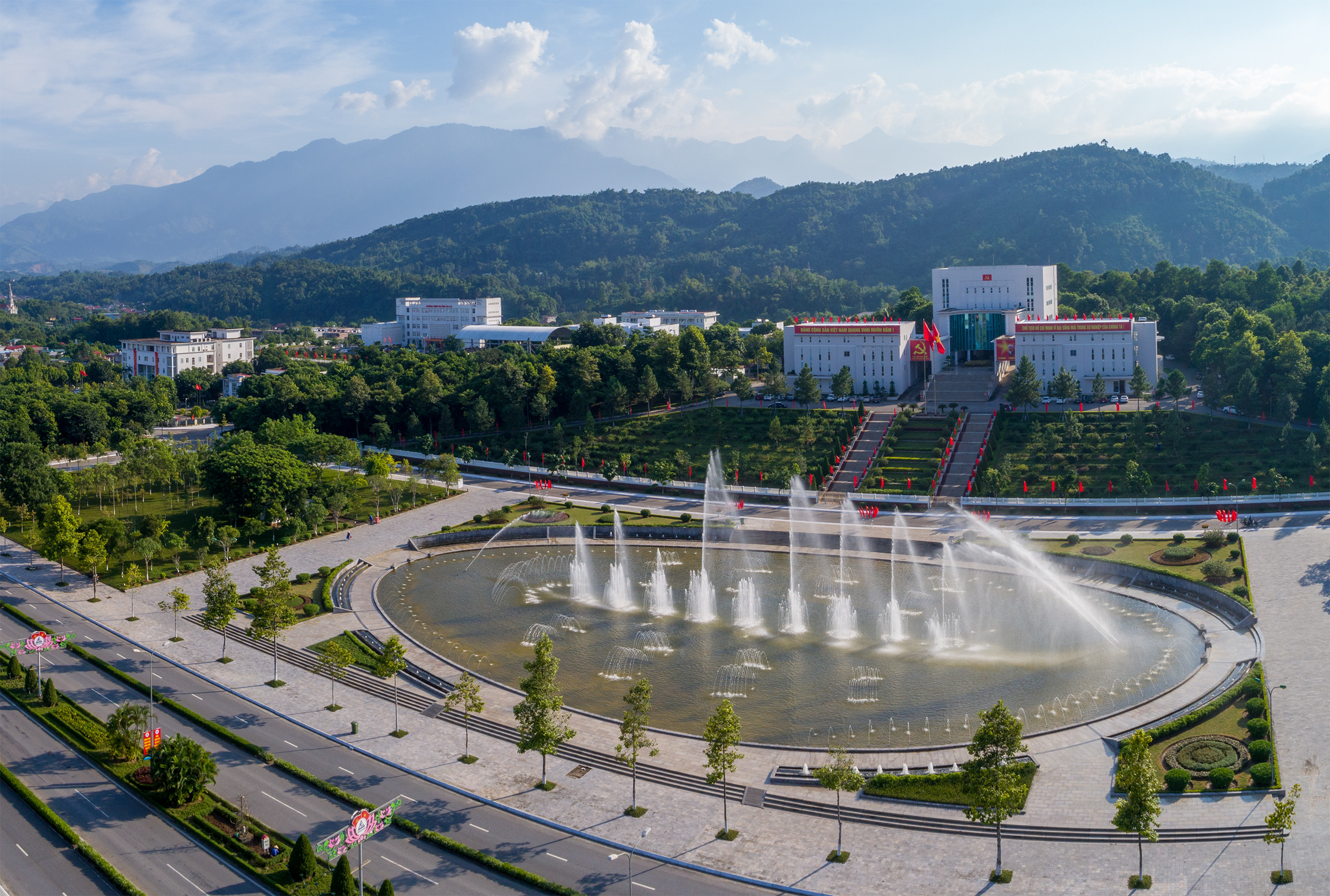 Lào Cai: Diện mạo mới - tầm vóc mới ảnh 2 Lào Cai: Diện mạo mới - tầm vóc mới ảnh 2