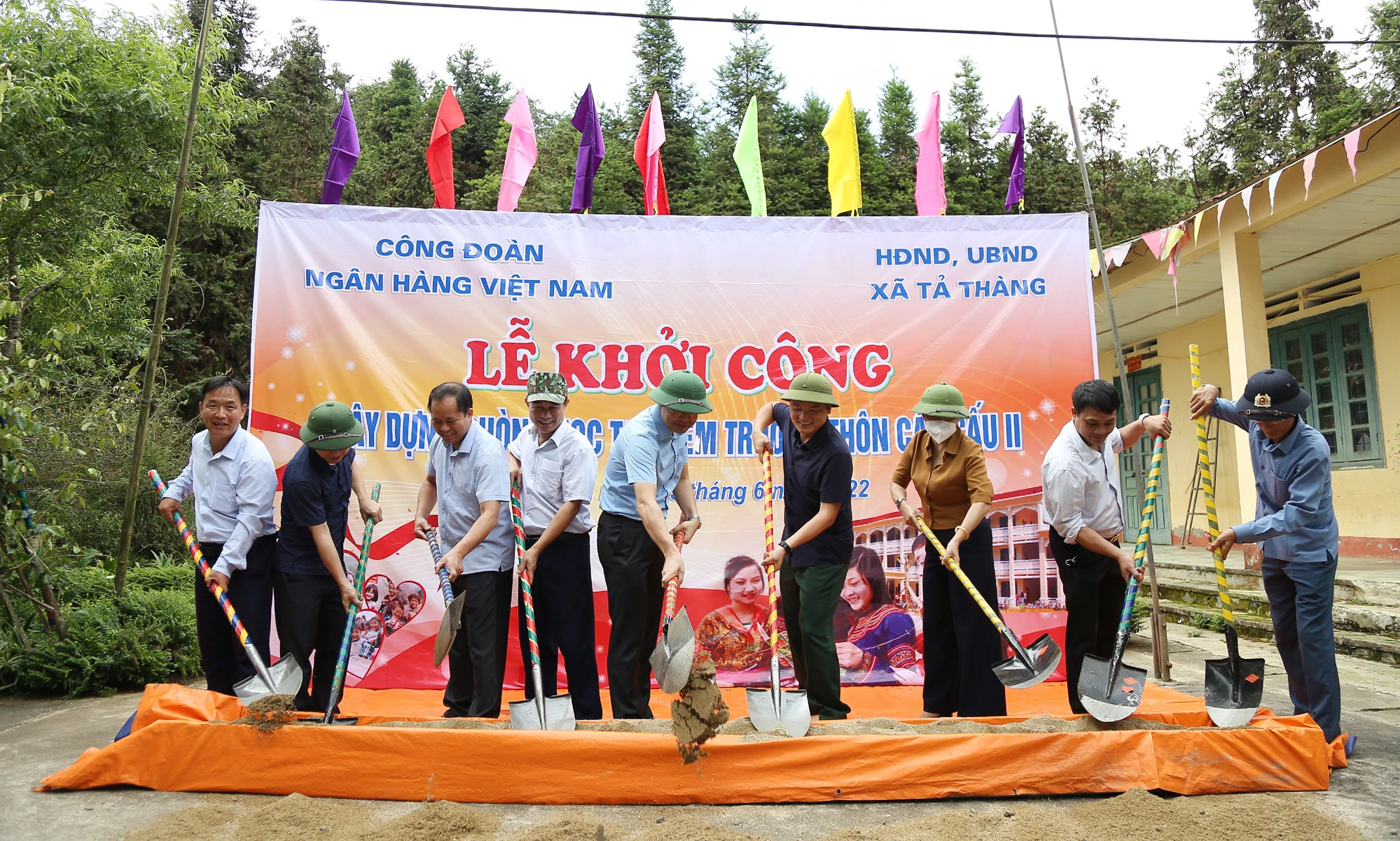 Chủ tịch UBND tỉnh Trịnh Xuân Trường: Cần có các giải pháp, kế hoạch khai thác tốt tiềm năng, lợi thế của từng địa phương ảnh 14