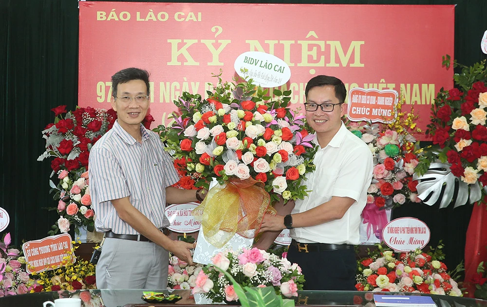 Các cơ quan, đơn vị, địa phương chúc mừng Báo Lào Cai nhân 97 năm Ngày Báo chí cách mạng Việt Nam ảnh 40 Các cơ quan, đơn vị, địa phương chúc mừng Báo Lào Cai nhân 97 năm Ngày Báo chí cách mạng Việt Nam ảnh 40