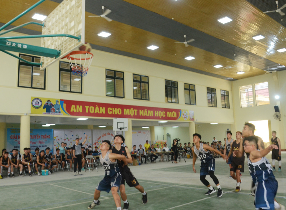 Những pha bóng hay, quyết liệt của trận đấu đầu tiên giữa đội Câu lạc bộ SOT và đội Câu lạc bộ Cam Ngọt.