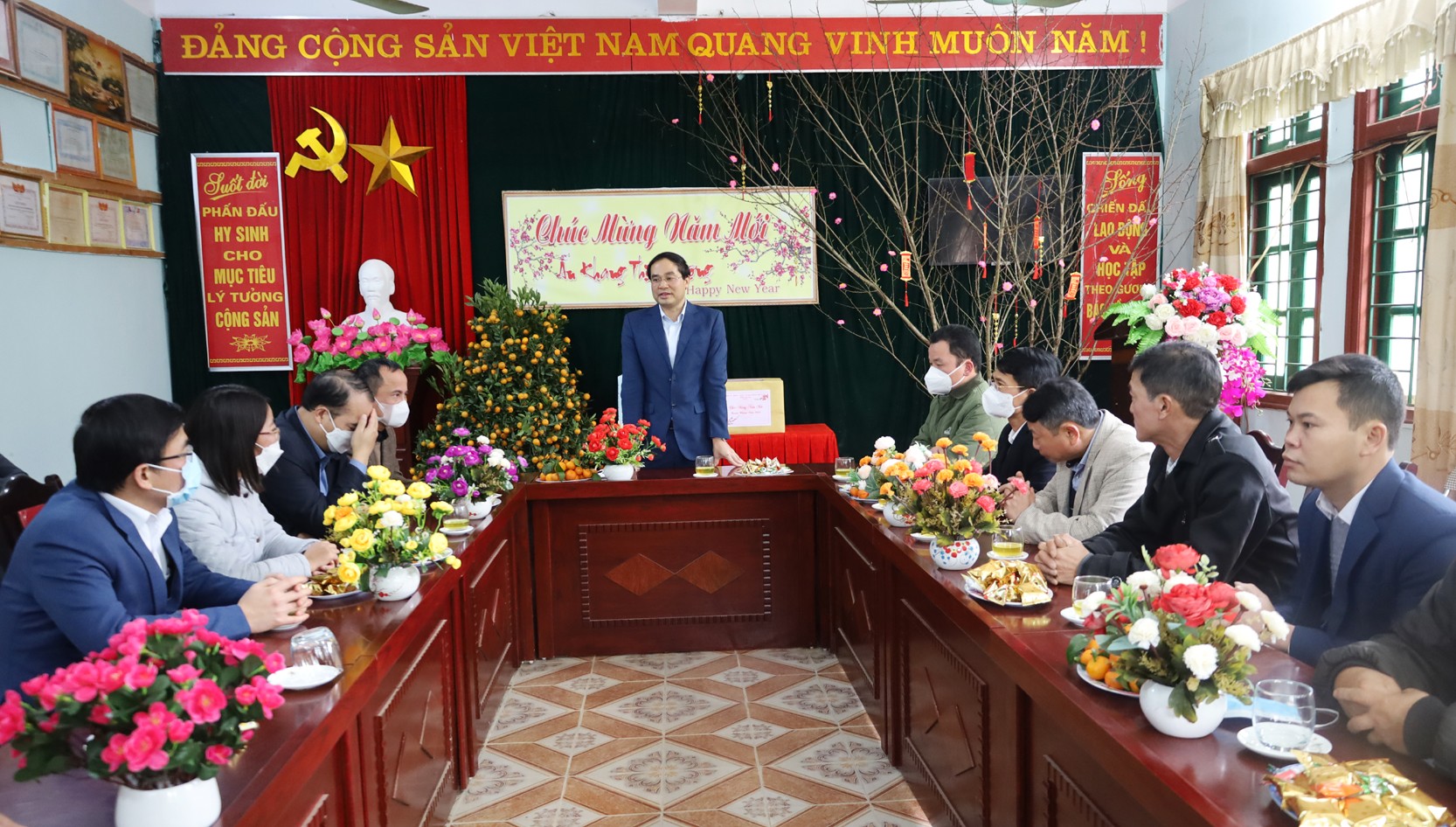 Chủ tịch UBND tỉnh Trịnh Xuân Trường thăm, tặng quà Tết tại huyện Mường Khương ảnh 3