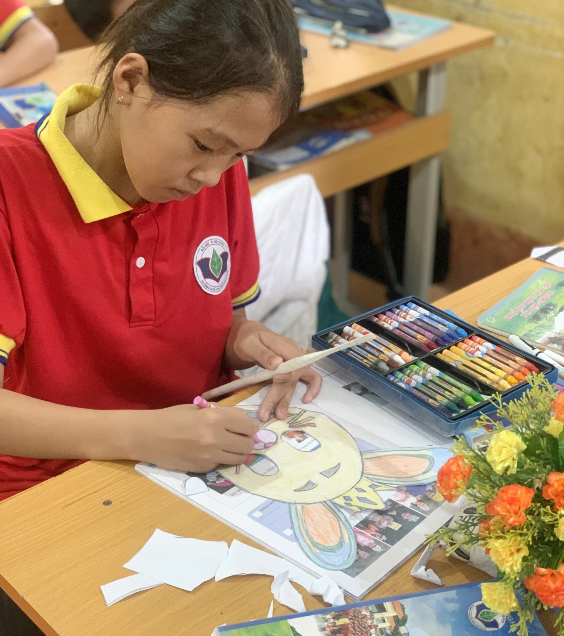 Nguyễn Bảo Thi, học sinh lớp 4A, Trường Tiểu học số 2 thị trấn Phố Ràng (huyện Bảo Yên) đam mê hội họa từ nhỏ.