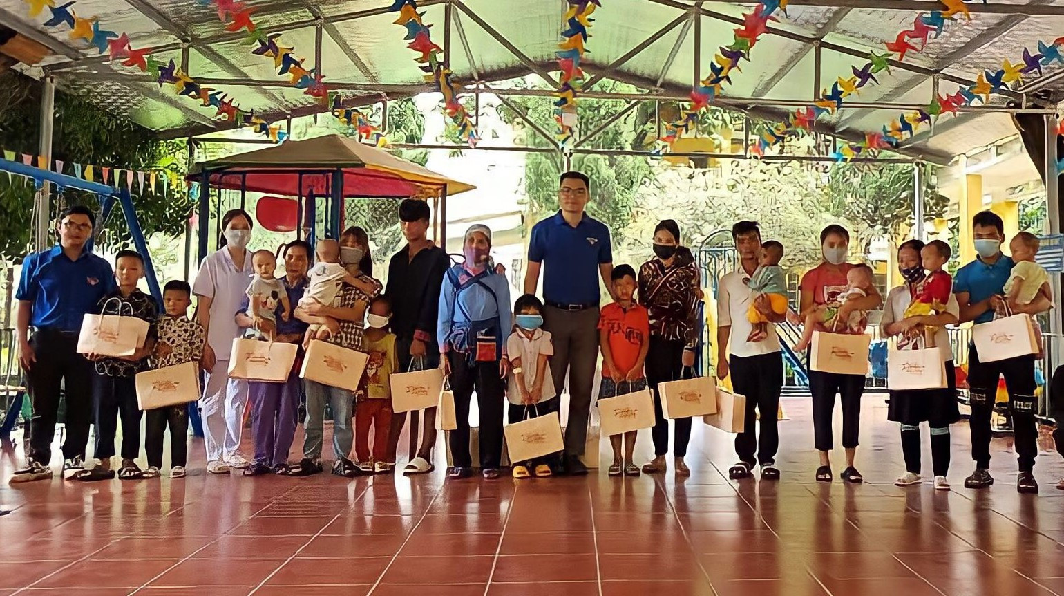 Mang niềm vui Tết Trung thu đến các bệnh nhi ảnh 7