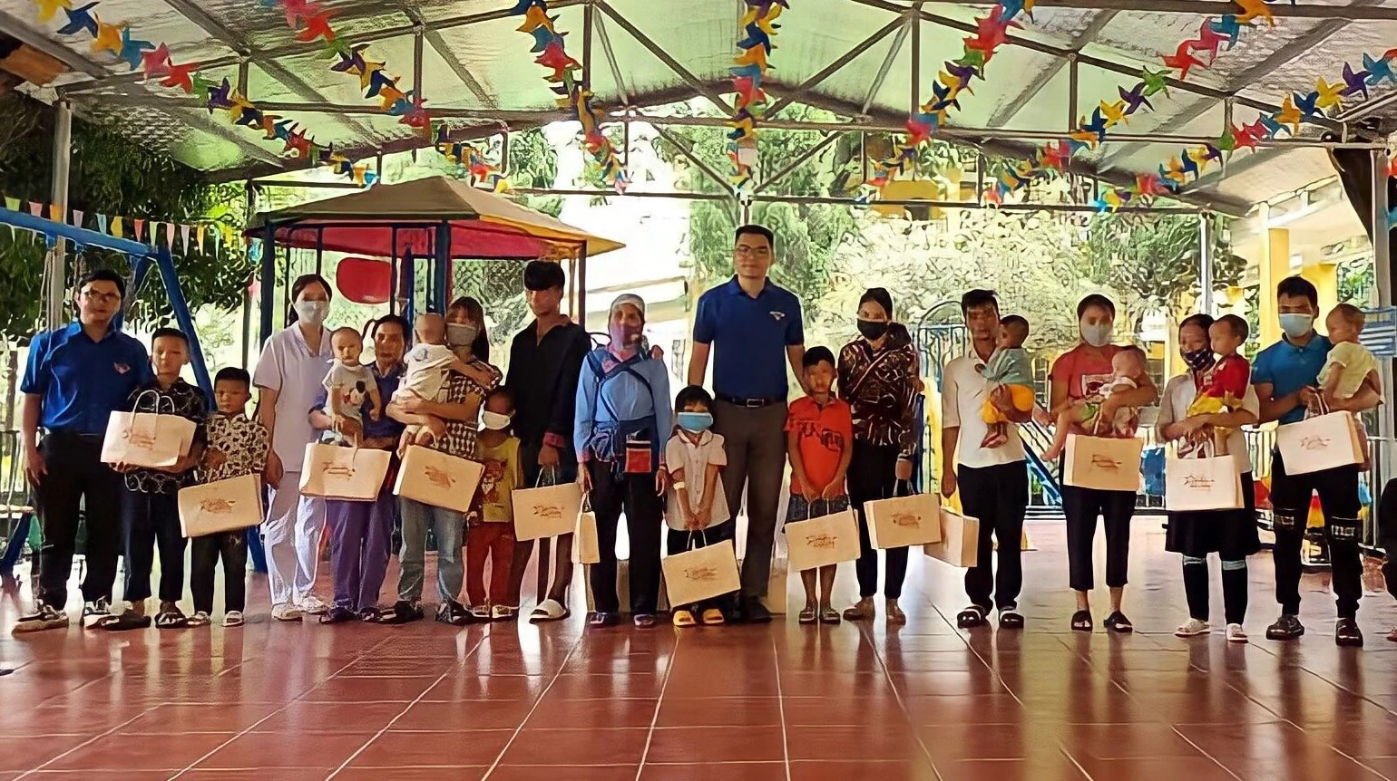 Mang niềm vui Tết Trung thu đến các bệnh nhi ảnh 7