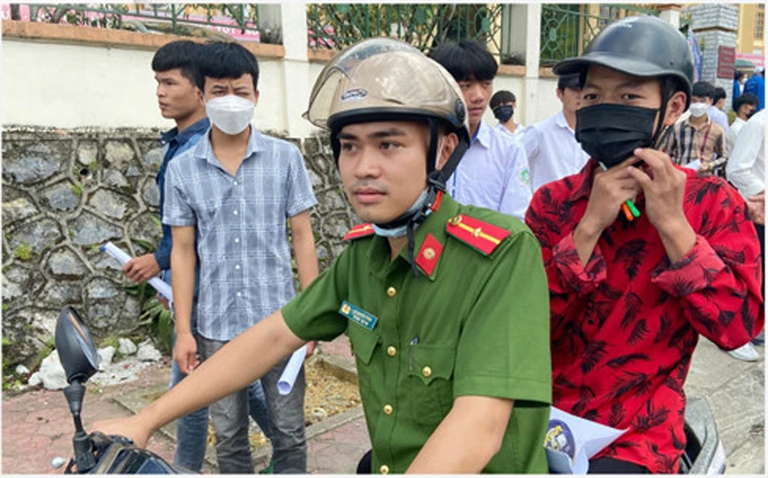 Thanh niên tình nguyện tiếp sức mùa thi ảnh 6