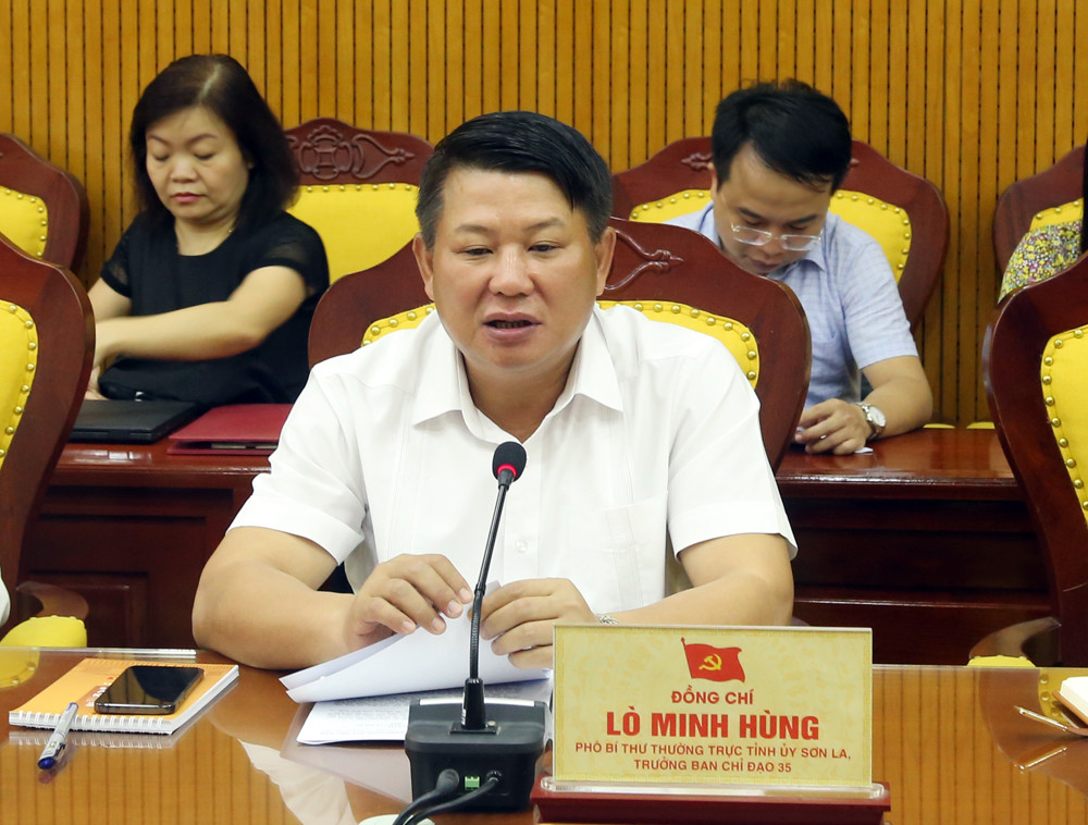 Đồng chí Hoàng Giang, Phó Bí thư Tỉnh ủy Lào Cai phát biểu tại buổi làm việc. Đồng chí Lò Minh Hùng, Phó Bí thư Thường trực Tỉnh ủy Sơn La phát biểu.