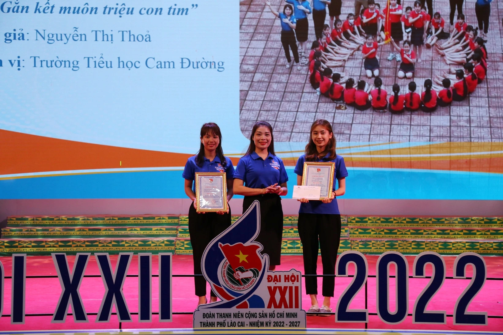 Tác phẩm "Bữa cơm tất niên tại điểm trường Liên cấp" - tác giả Vũ Mạnh Thắng (Đoàn Thanh niên Công an thành phố Lào Cai) đoạt giải Nhất cuộc thi. Trao 2 giải Nhì cho các tác giả. Trao 2 giải Ba cho các tác giả. Tác phẩm "Tuổi trẻ công an trong chiến dịch cấp căn cước công dân" - Tác giả: Phạm Hoàng Giang (Đoàn thanh niên Công an thành phố Lào Cai) đoạt Giải chuyên đề Tác phẩm truyền tải thông điệp có ý nghĩa nhân văn nhất. Hai tác giả đoạt Giải chuyên đề tác phẩm có nhiều lượt like.