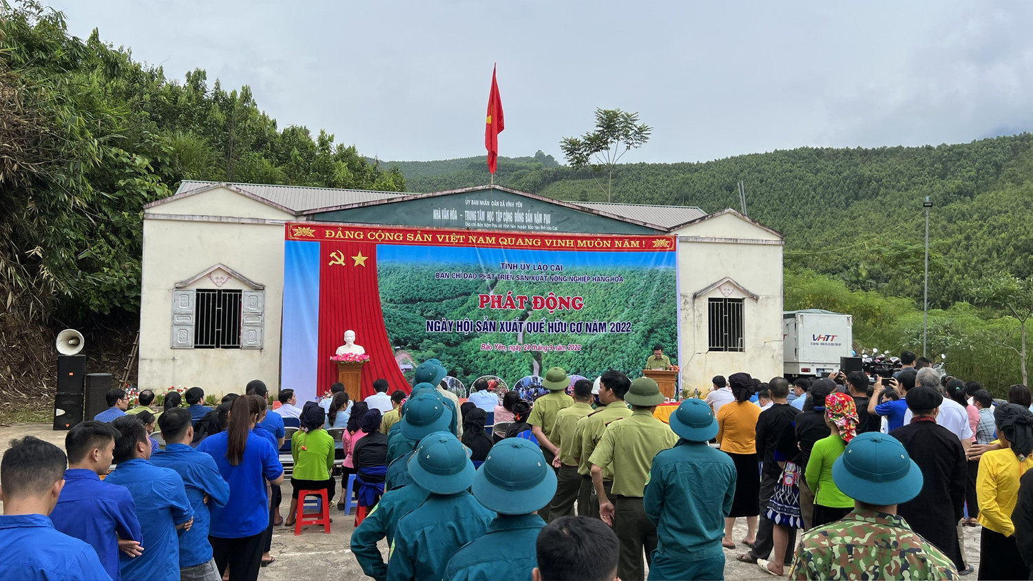 Quang cảnh lễ phát động. Quang cảnh lễ phát động.