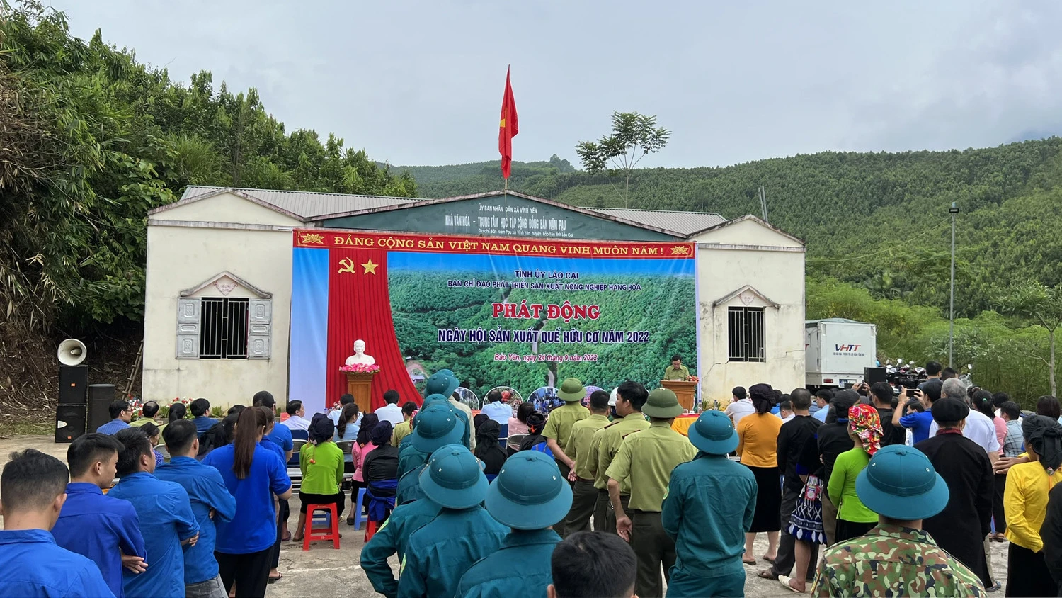 Quang cảnh lễ phát động.