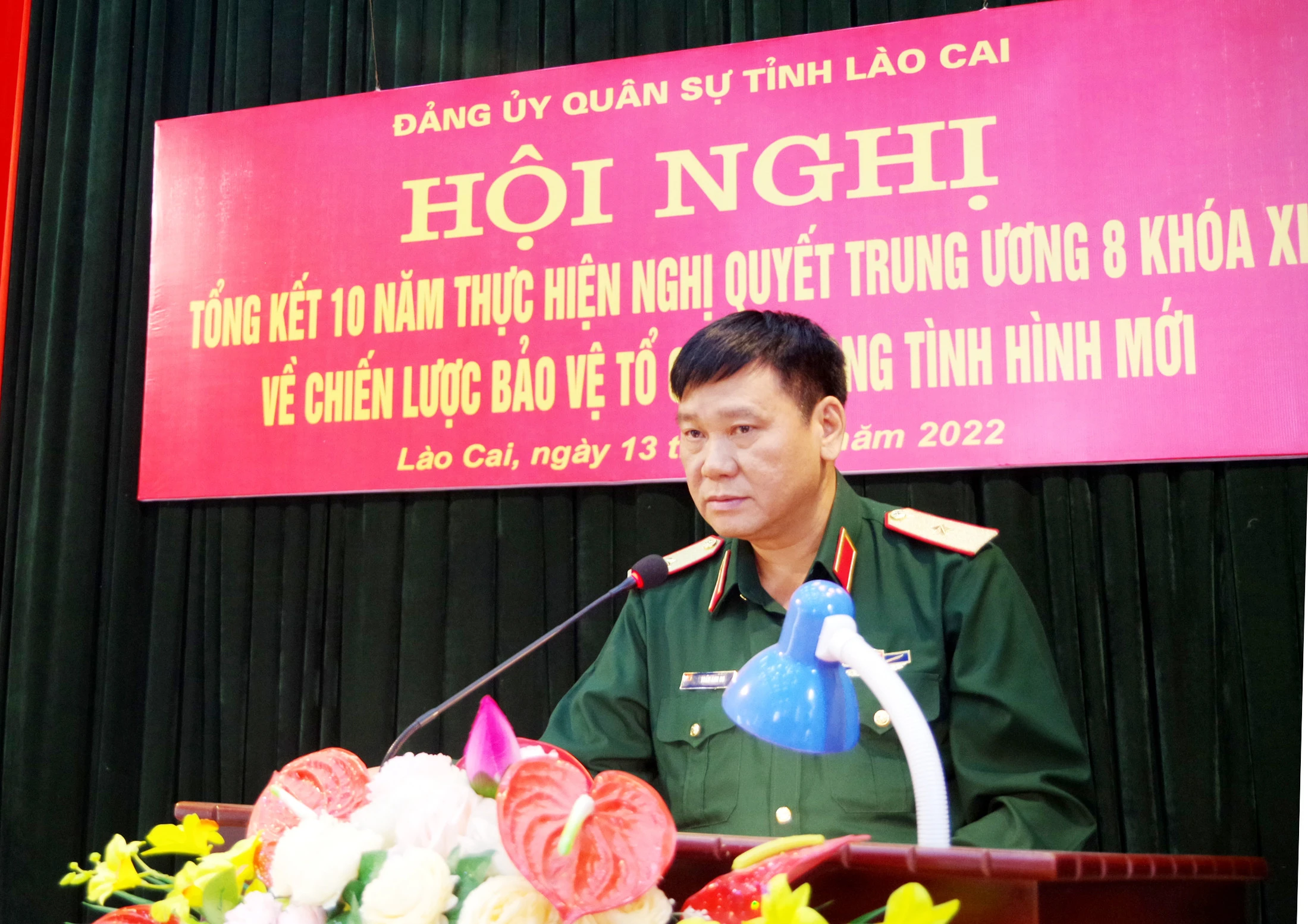 Thiếu tướng Trần Anh Du, Phó Tư lệnh Quân khu 2 phát biểu tại hội nghị.