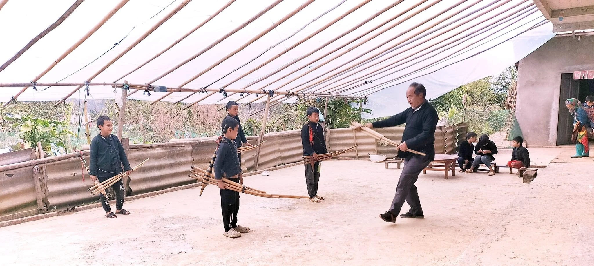 Tuổi trẻ Bắc Hà gìn giữ bản sắc văn hóa dân tộc ảnh 1