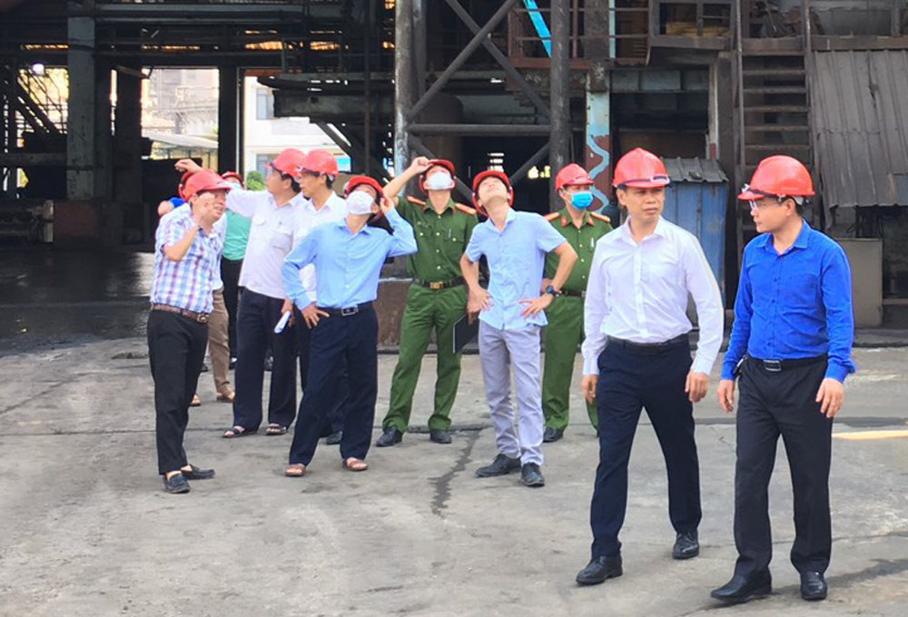 Kiểm tra một nhà máy thuộc Khu công nghiệp Tằng Loỏng. Kiểm tra một nhà máy thuộc Khu công nghiệp Tằng Loỏng.