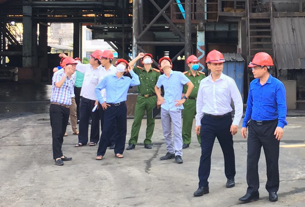 Kiểm tra một nhà máy thuộc Khu công nghiệp Tằng Loỏng.